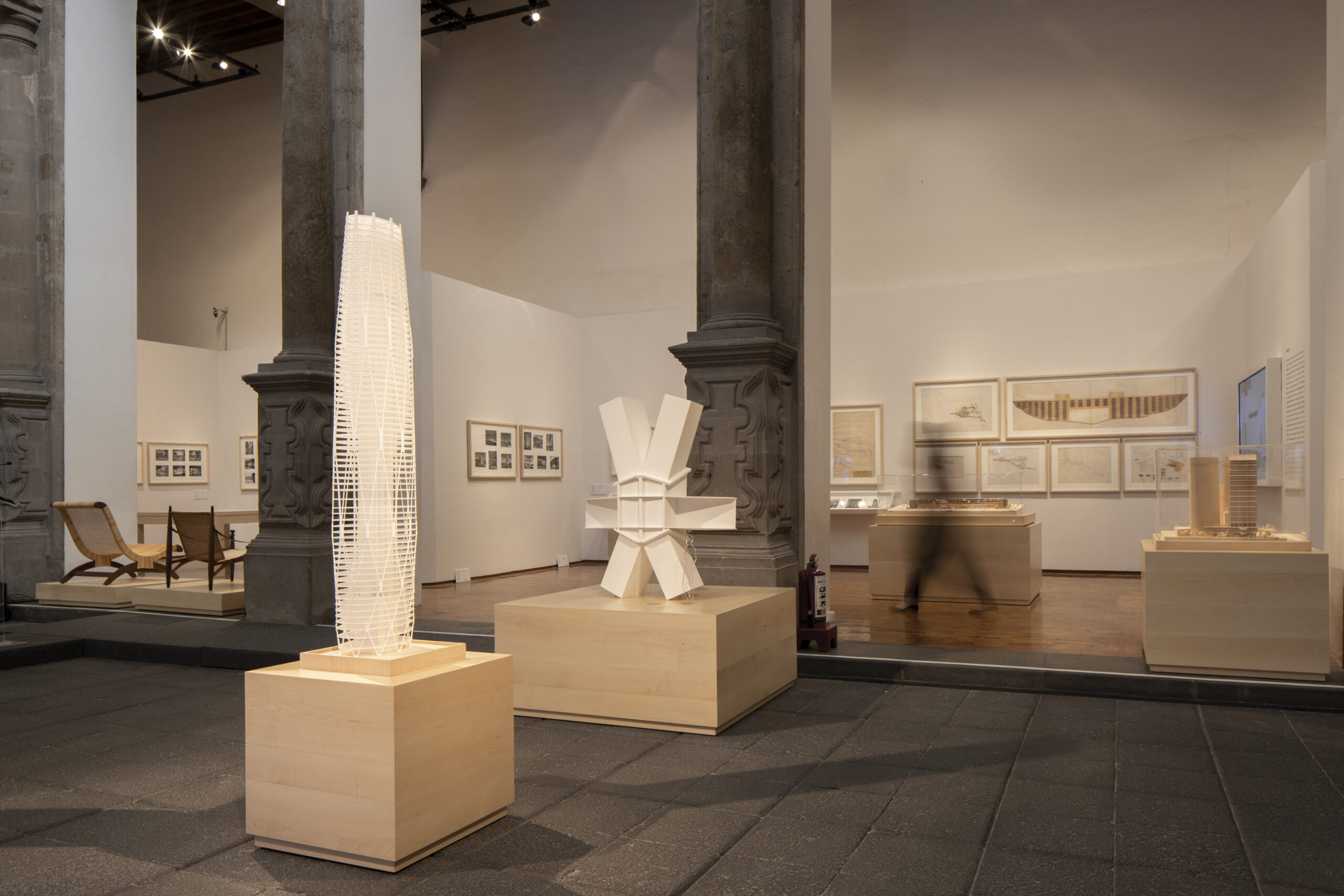 Obras expuestas en la Shaping Transformation en el Palacio de Iturbide de Ciudad de México, que recogen la obra de Sordo Madaleno.