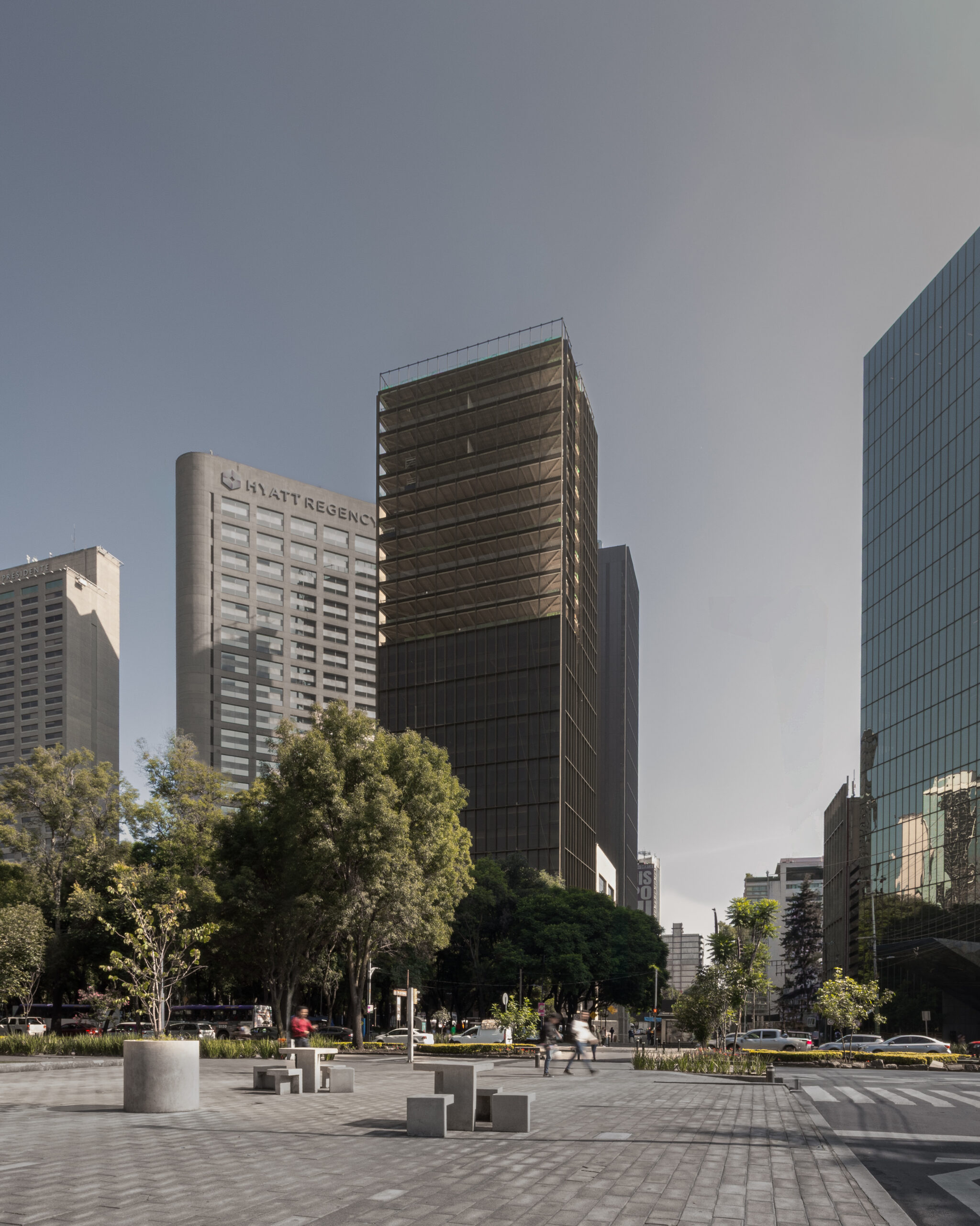 La torre del Park Hyatt de Ciudad de México, en construcción en el Paseo de la Reforma, junto al Hyatt Regency de Polanco.