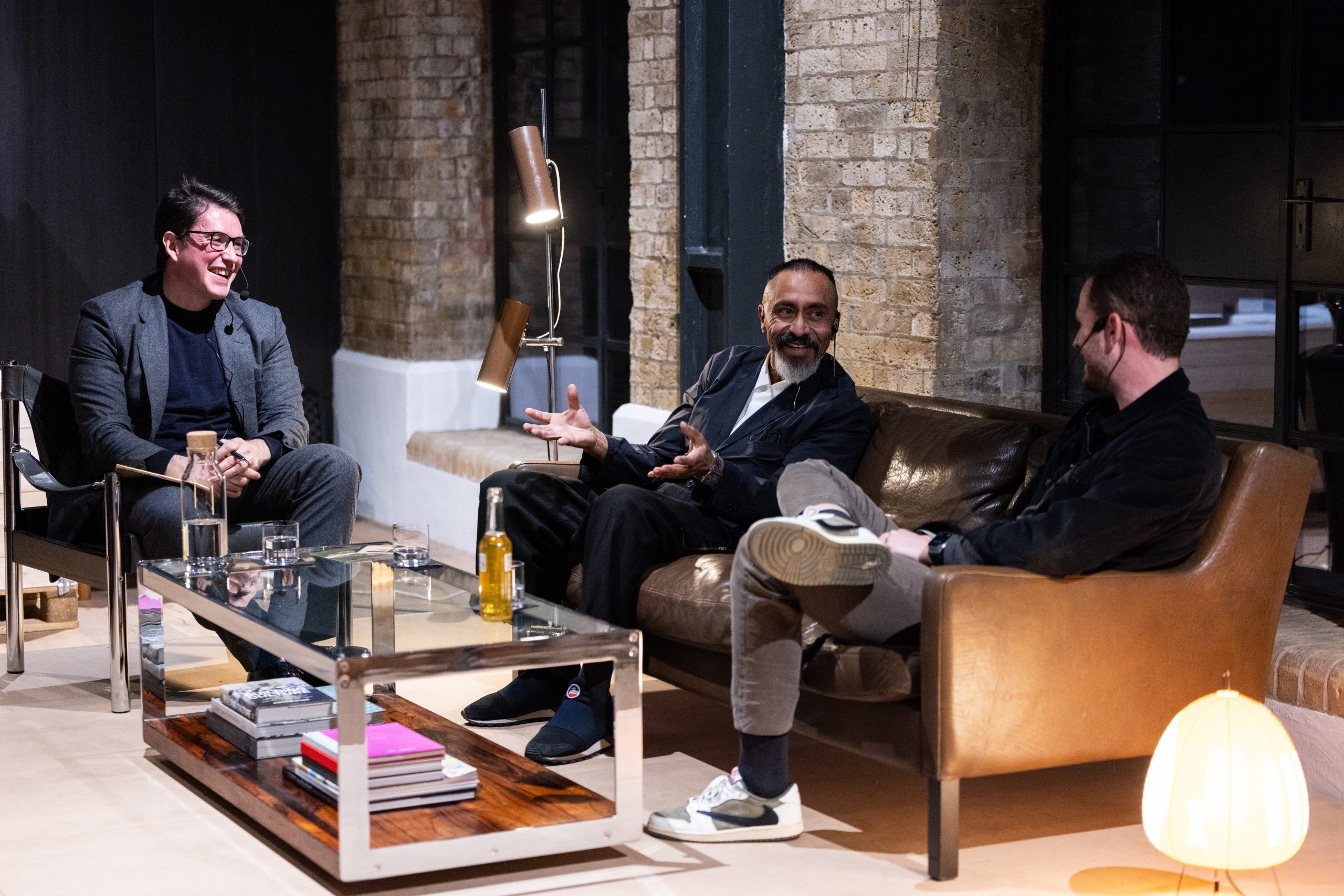 Julian Rose, Abraham Cruzvillegas and Fernando Sordo Madaleno discussing material, craft and structure at Obra’s Living Room Series.