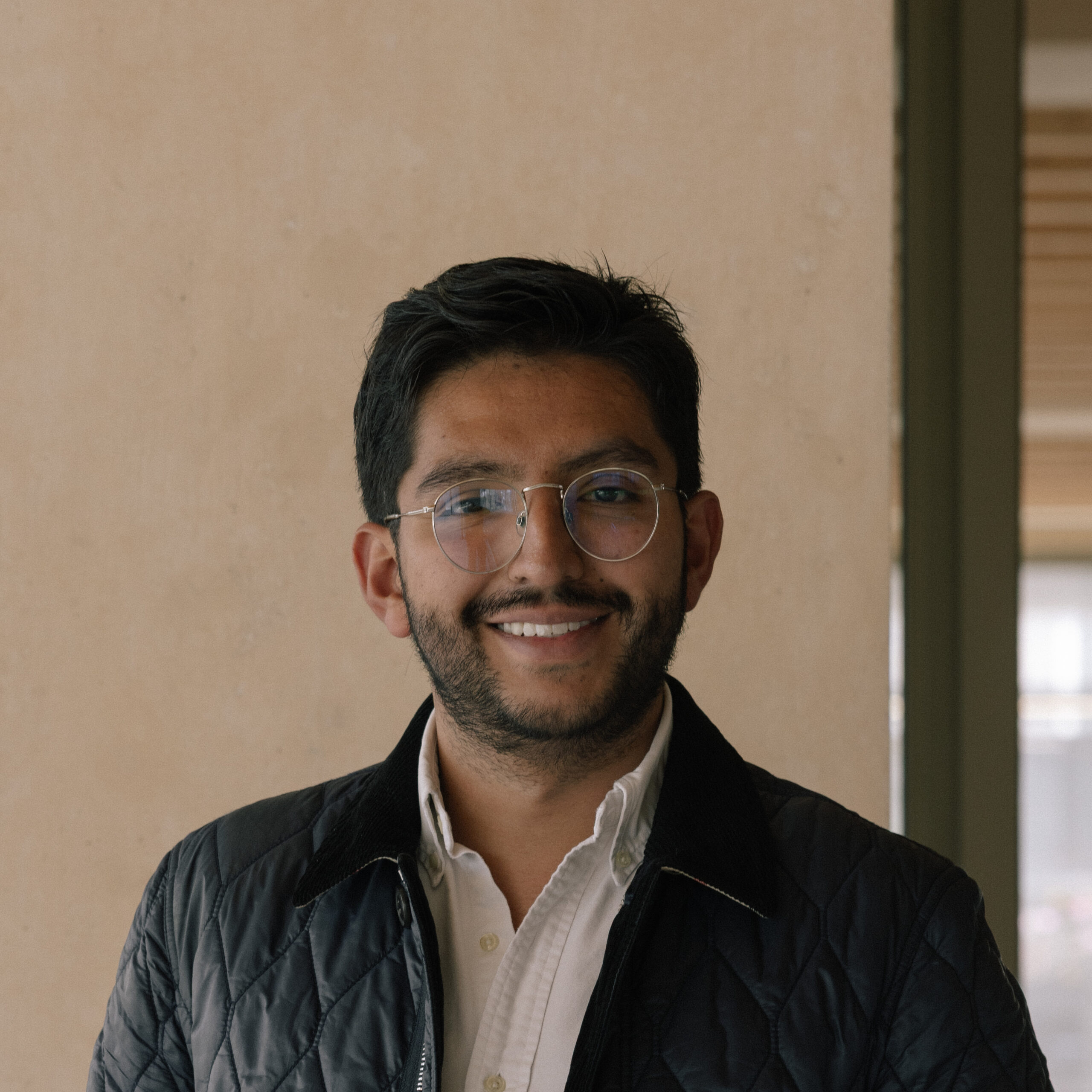 Luis De La Torre, Senior Associate