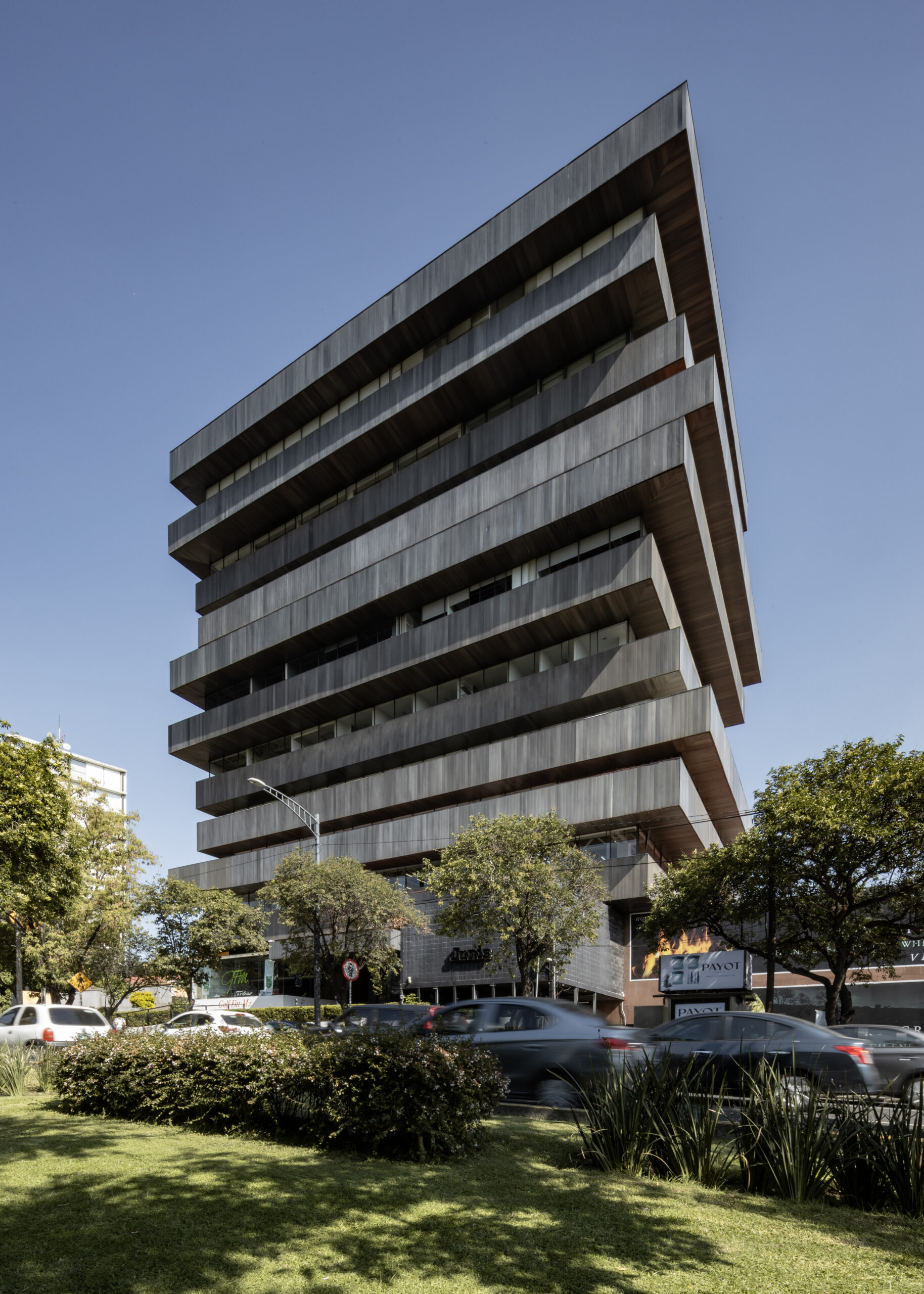 Contemporary view of Palmas 555, a cantilevered modernist office tower in Lomas de Chapultepec, Mexico City. By Sordo Madaleno.