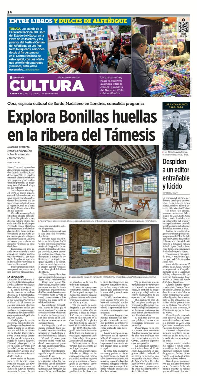 Página del periódico «Reforma», de la sección «Cultura», con el titular «Explora Bonillas huellas en la ribera del Támesis» y una foto de la galería de Obra, un espacio industrial con paredes de « Tabique » y ventanas con marcos de acero, en cuyas paredes cuelgan fotografías enmarcadas.